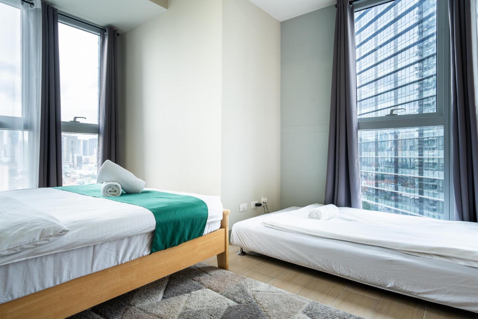 Apartment 2br 2tb Uptown Parksuites Bgc Balcony,fast Wifi,washer Manila