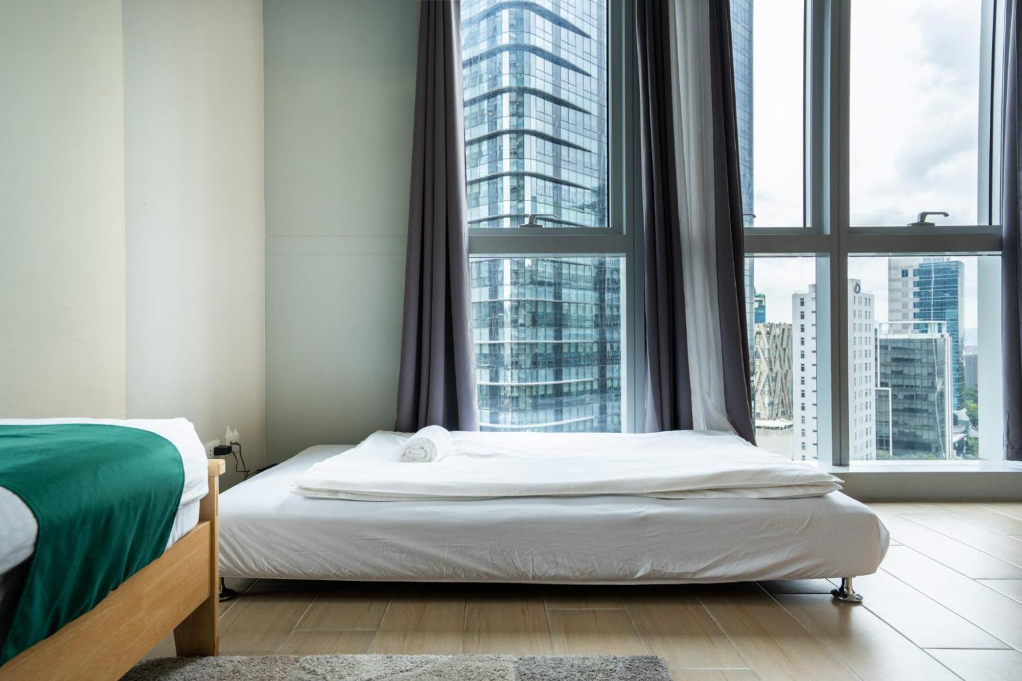 2br 2tb Uptown Parksuites Bgc Balcony,fast Wifi,washer