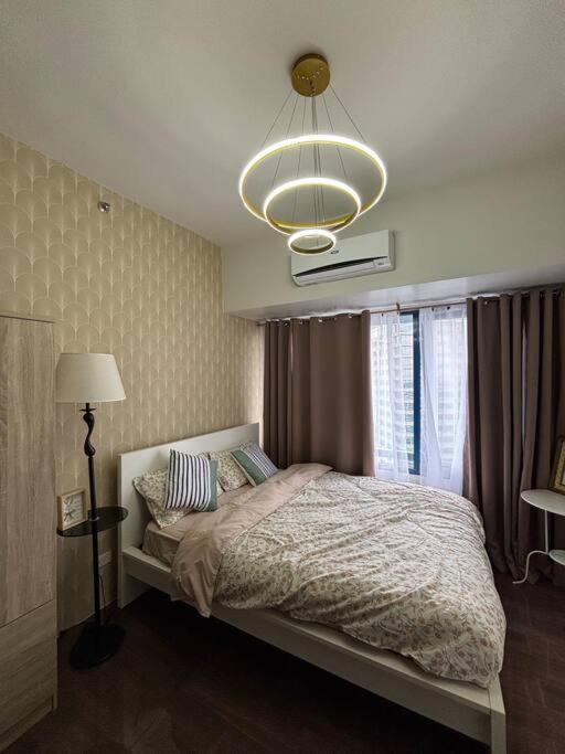 R7 Premier - 1 Bedroom In Air Residences Apartment Manila