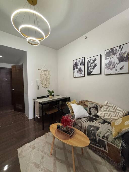 Apartment R7 Premier - 1 Bedroom In Air Residences Manila