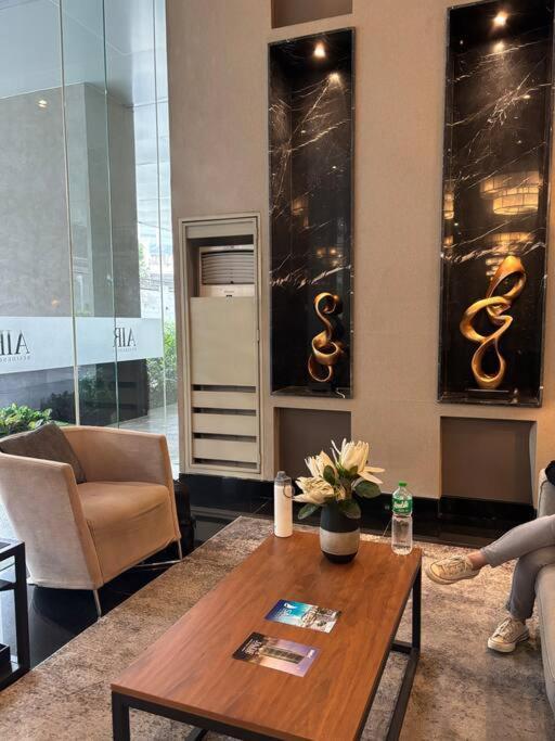 Apartment R7 Premier - 1 Bedroom In Air Residences Manila