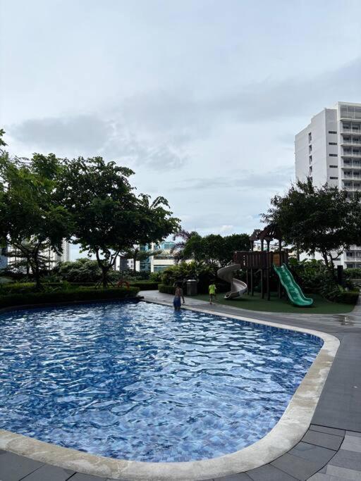 R7 Premier - 1 Bedroom In Air Residences Apartment Manila