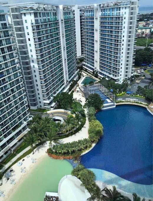 2 Bedrooms Penthouse In Azure Paranaque