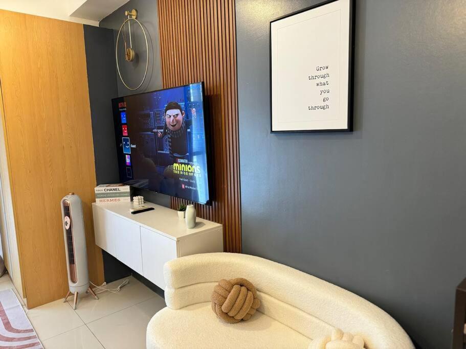 Unit Mckinley Hill Taguig Cd21h *