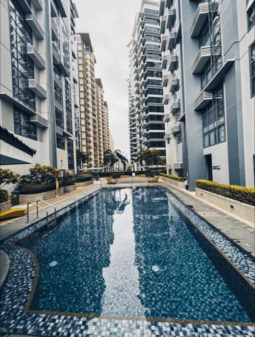 Unit Mckinley Hill Taguig Cd21h Manila