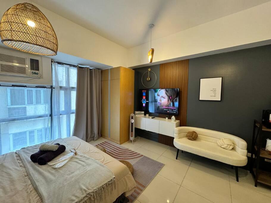 Unit Mckinley Hill Taguig Cd21h Apartment *