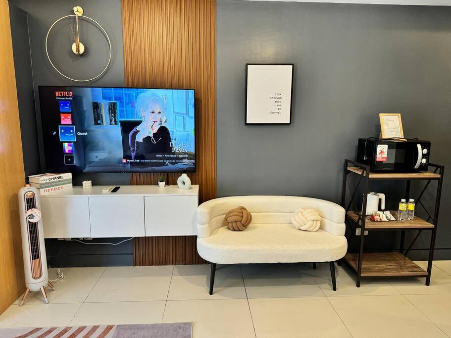 Unit Mckinley Hill Taguig Cd21h