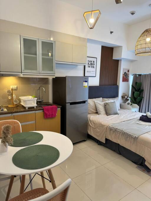 Unit Mckinley Hill Taguig Cd21h *