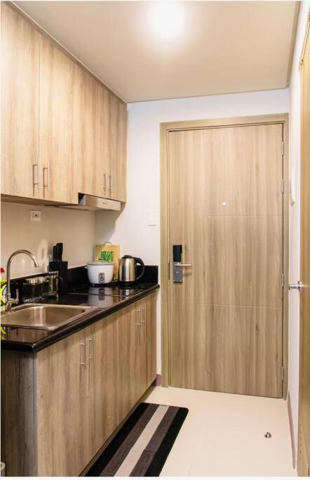 Stunning With Balcony Apartment Manila