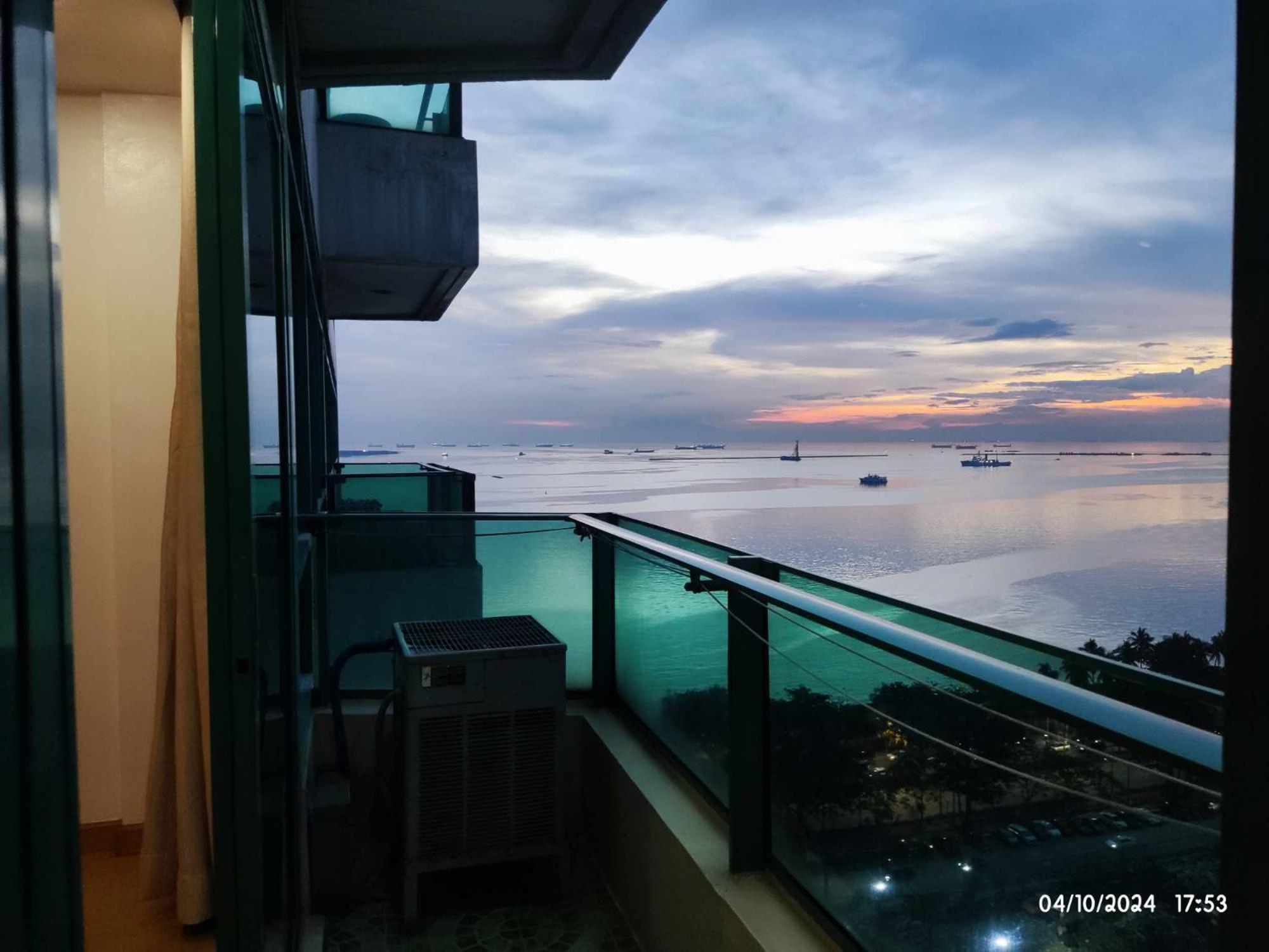 Apartment With Seaview In Malate Manila