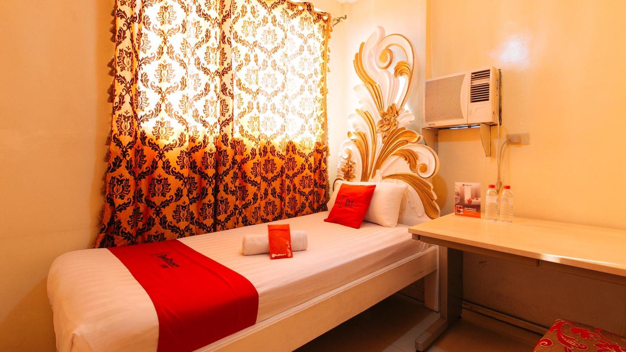 Hotel Reddoorz At Venetian Manila