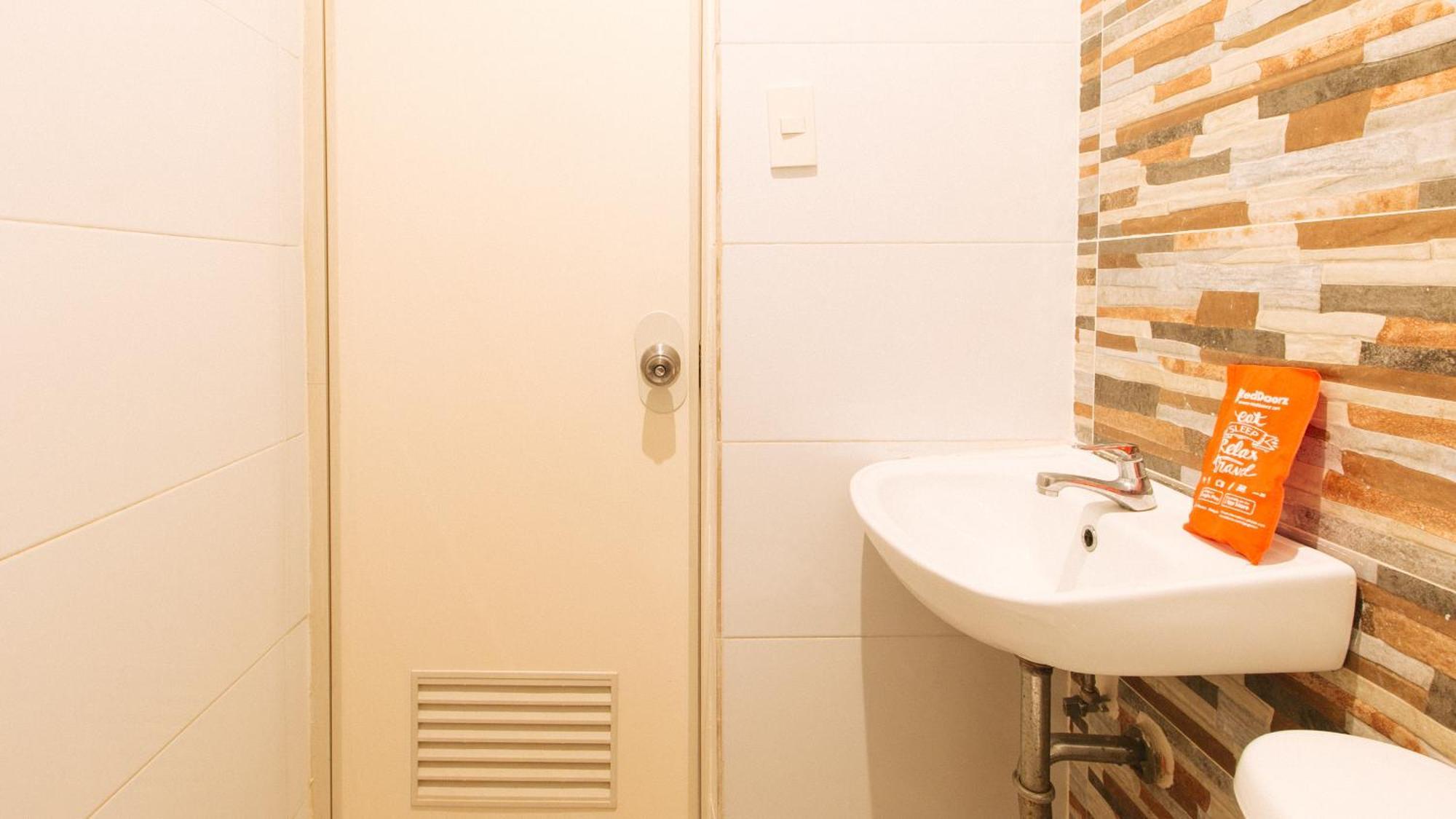 Hotel Reddoorz Near Quiapo Church Manila
