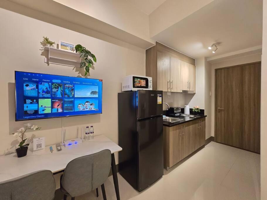Apartment 1br Unit Condotel W Balcony Fame Residences #fm57 Manila