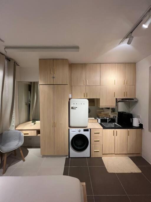 Chic & Cozy Near Bgc With Theater Setup Apartment