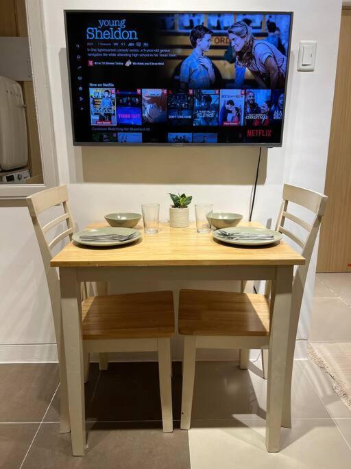 Apartment Chic & Cozy Near Bgc With Theater Setup Manila