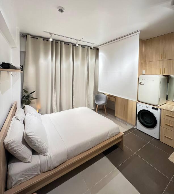 Chic & Cozy Near Bgc With Theater Setup * Manila