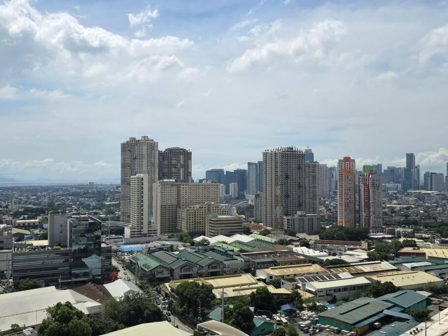 Apartment 1br Unit Condotel W Balcony Fame Residences #fm57