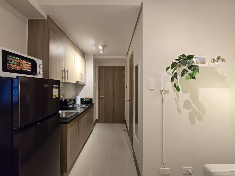 Apartment 1br Unit Condotel W Balcony Fame Residences #fm57 Manila