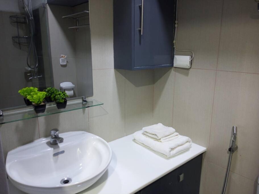 Casa Cintores Near Picc With Free Parking Apartment Manila