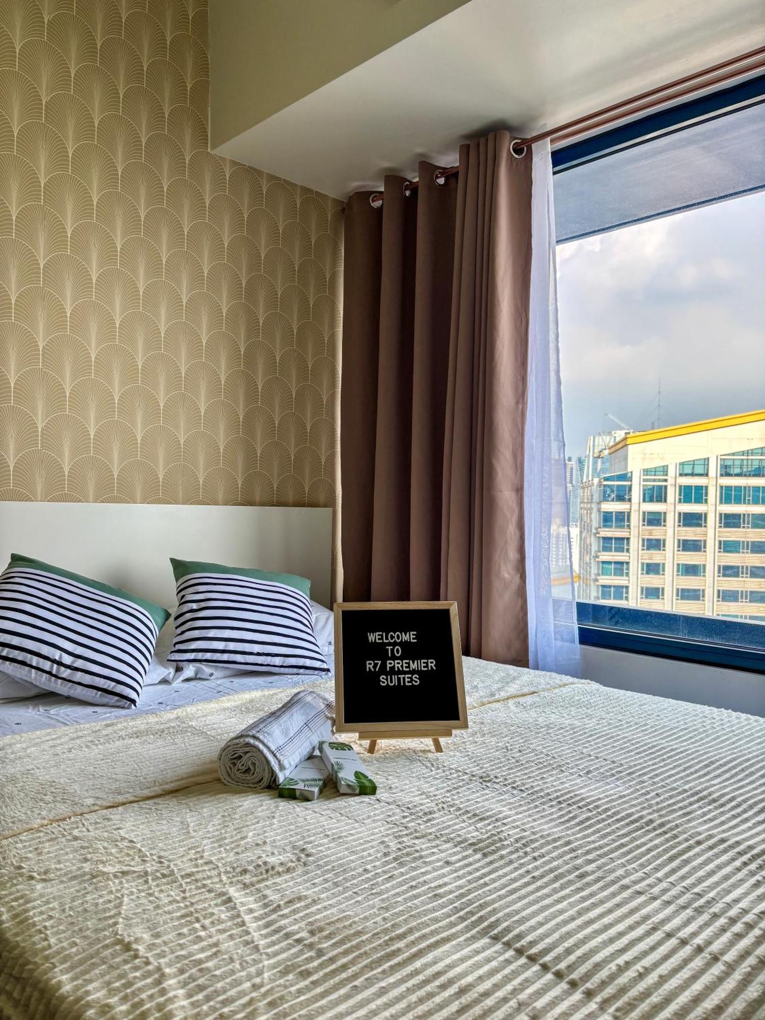 Apartment R7 Premier - 1 Bedroom In Air Residences Manila