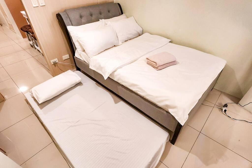 Apartment Spacious Pool View 2br 2bath In Makati