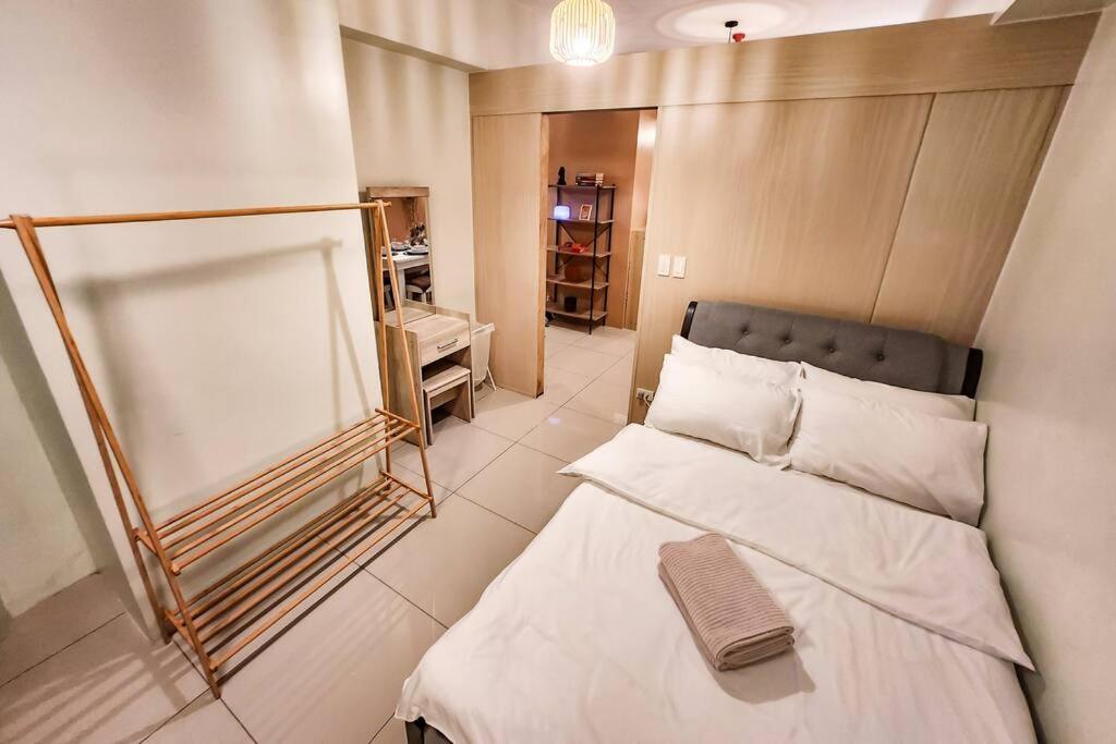 Spacious Pool View 2br 2bath In Makati * Manila