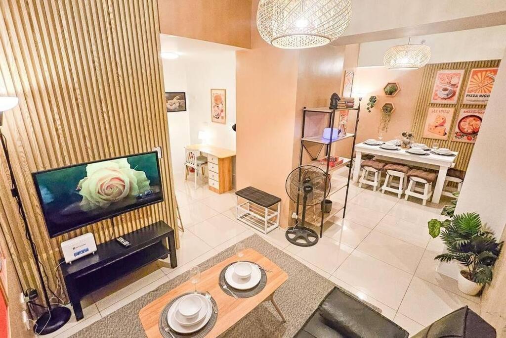 Spacious Pool View 2br 2bath In Makati Apartment