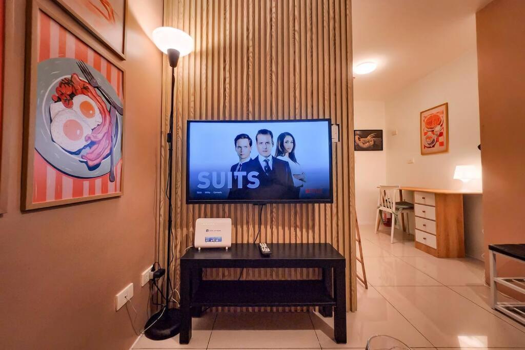 Spacious Pool View 2br 2bath In Makati Apartment