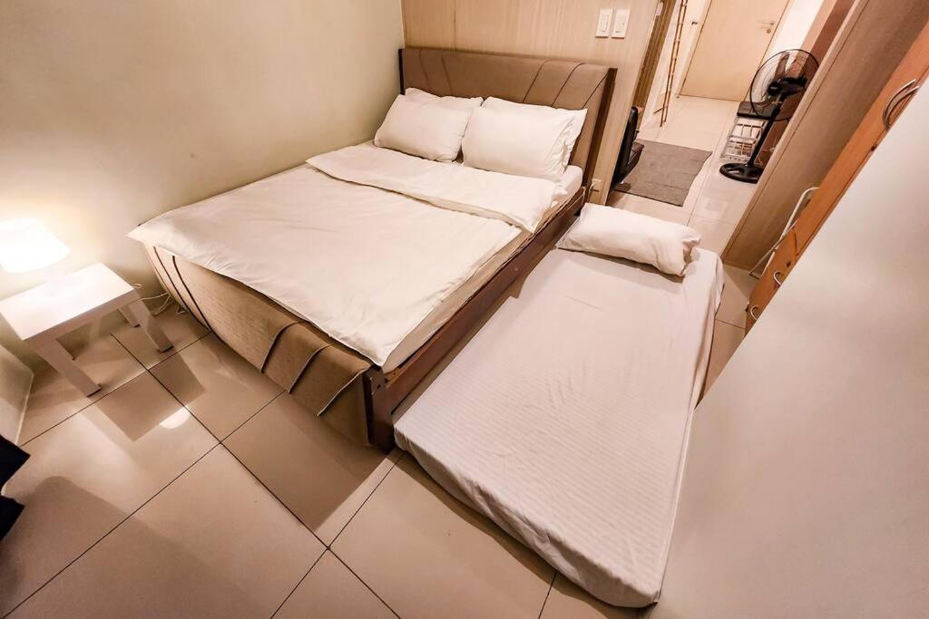 Apartment Spacious Pool View 2br 2bath In Makati *