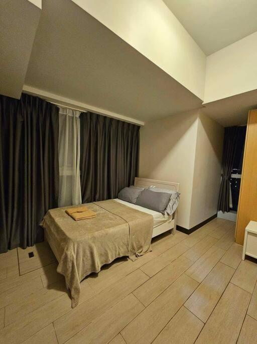 Spacious 3br In Uptown Bgc - Walking Distance To Malls And Restaurants Apartment Manila