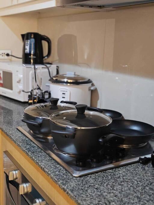 Apartment Spacious 3br In Uptown Bgc - Walking Distance To Malls And Restaurants Manila