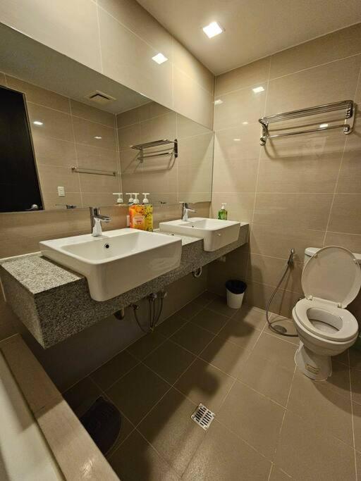 Spacious 3br In Uptown Bgc - Walking Distance To Malls And Restaurants Manila