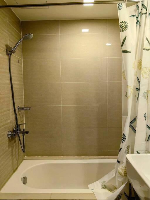 Spacious 3br In Uptown Bgc - Walking Distance To Malls And Restaurants Apartment