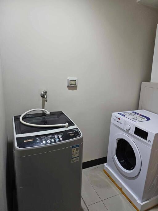 Apartment Spacious 3br In Uptown Bgc - Walking Distance To Malls And Restaurants *
