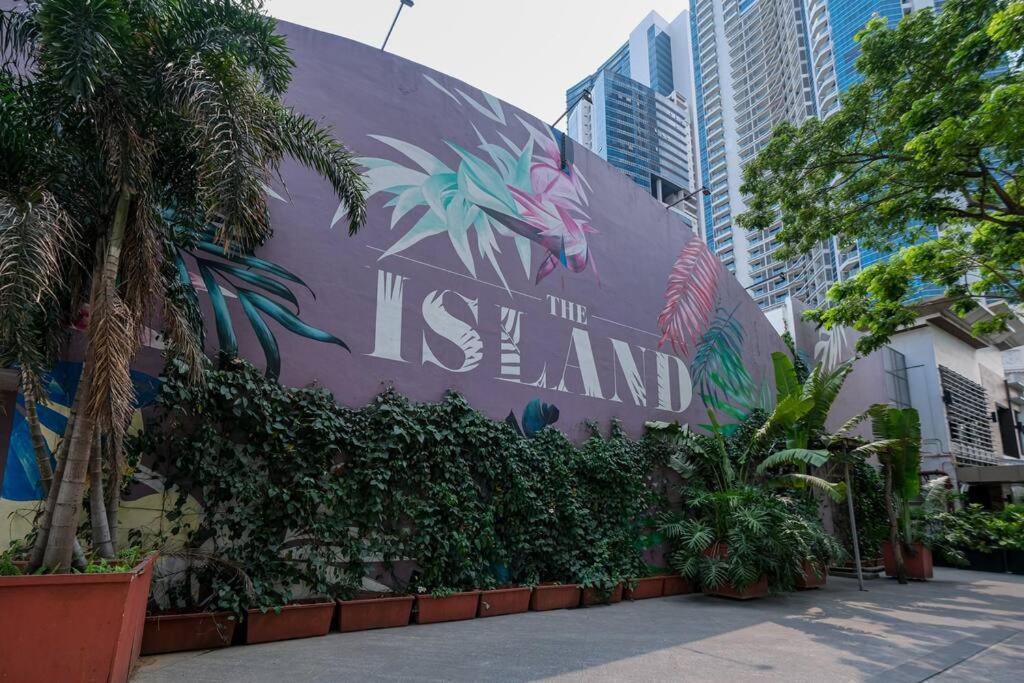 Spacious 3br In Uptown Bgc - Walking Distance To Malls And Restaurants Apartment Manila