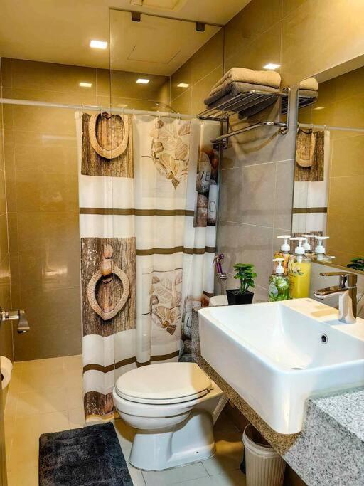 Apartment Spacious 3br In Uptown Bgc - Walking Distance To Malls And Restaurants Manila
