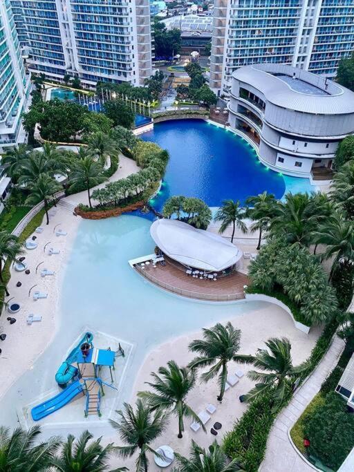 2 Bedroom With Balkony Apartment Manila