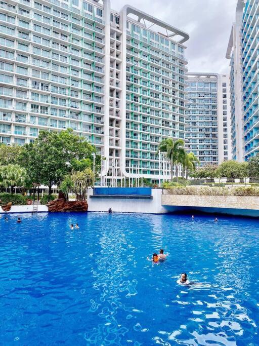 2 Bedroom With Balkony Manila