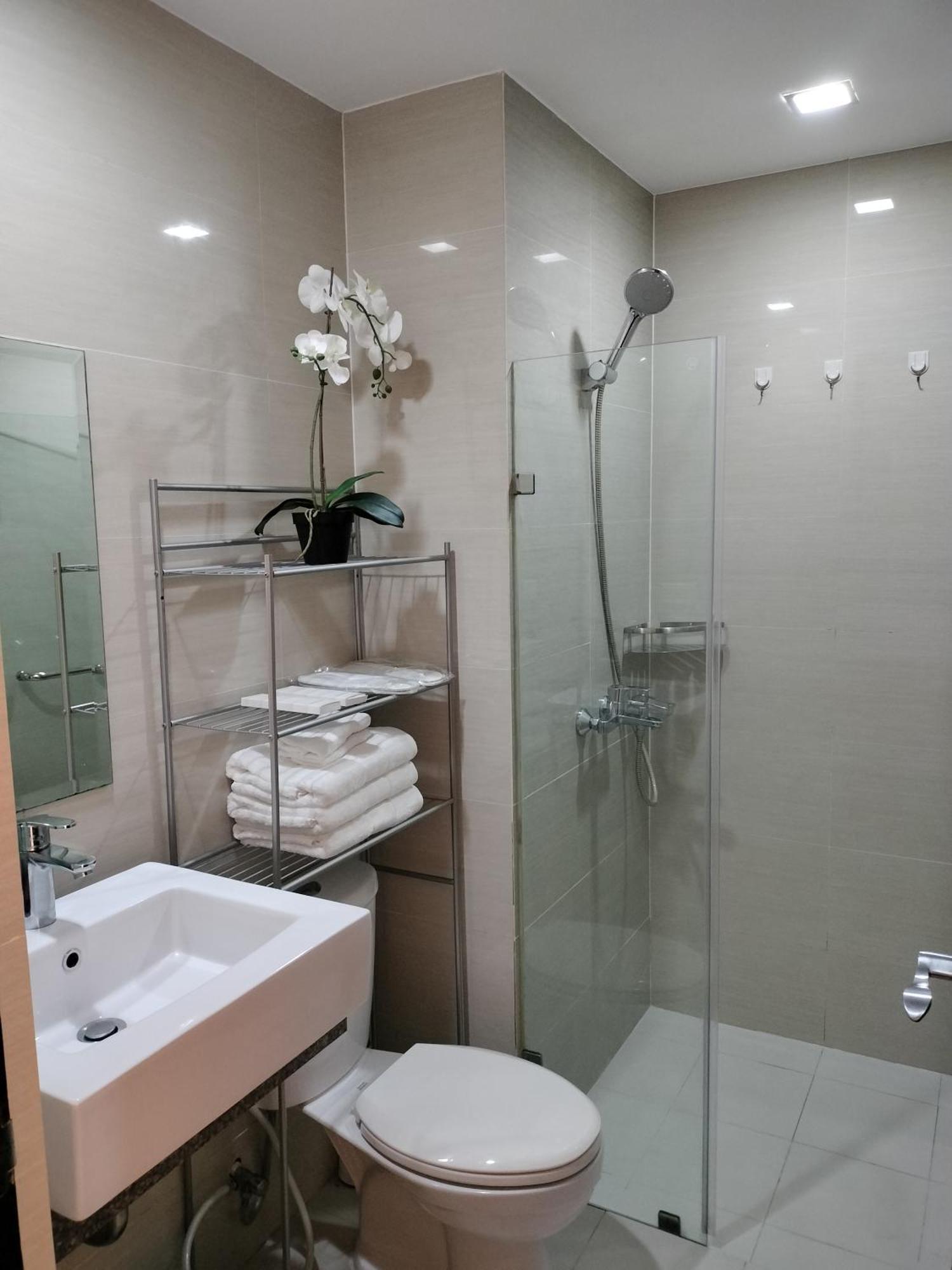 The Nest C5-7f Eightyone Newport Boulevard Condominium, Pasay Apartment Manila