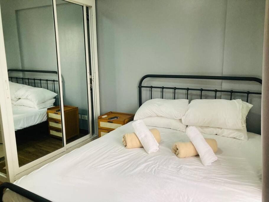 Apartment Cozy 3 Bedroom Staycation Near Bgc Makati Airport *