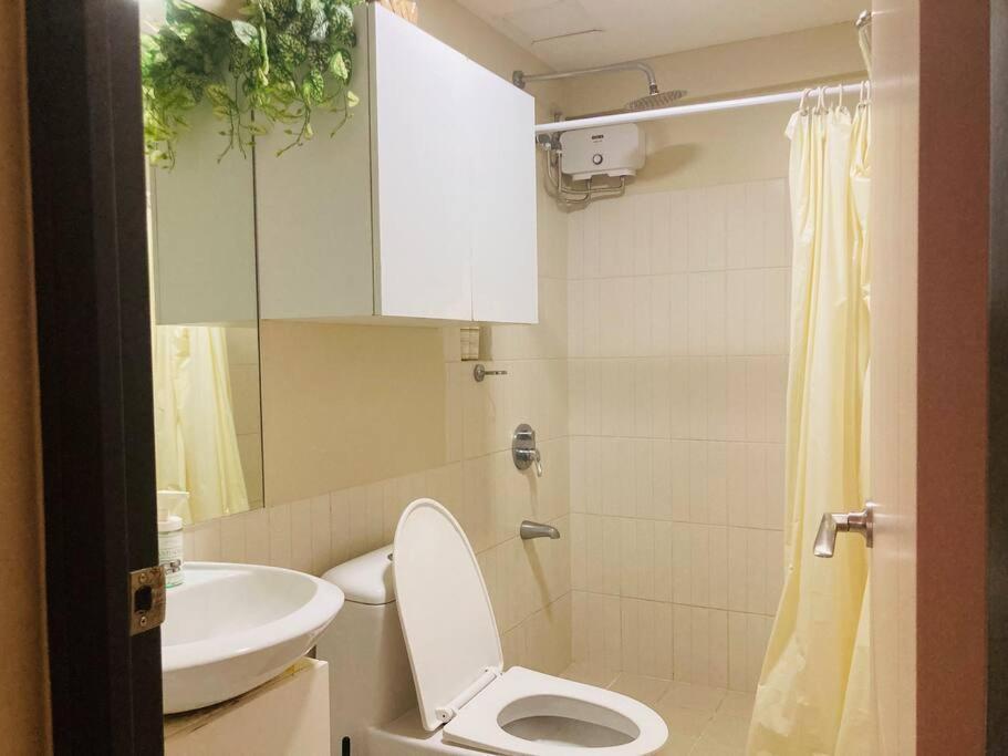 Cozy 3 Bedroom Staycation Near Bgc Makati Airport