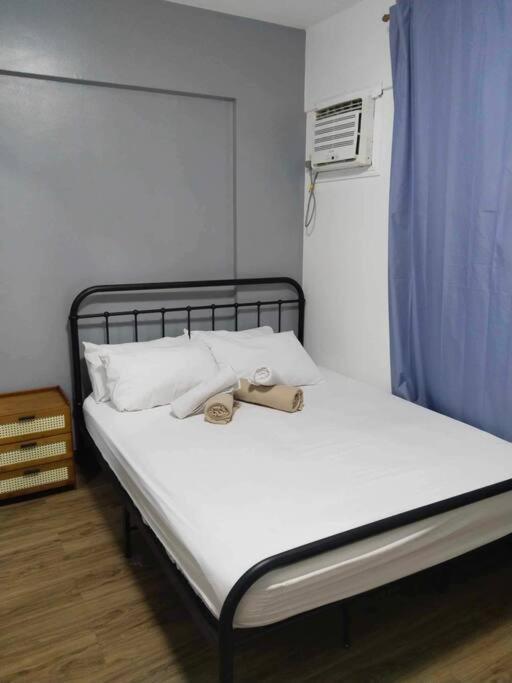 Cozy 3 Bedroom Staycation Near Bgc Makati Airport Apartment