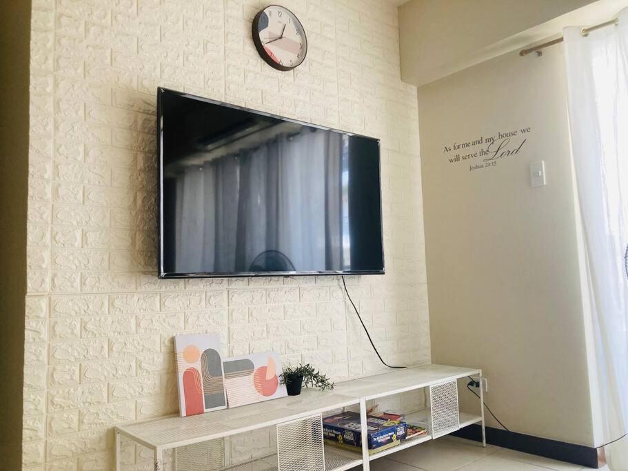 Cozy 3 Bedroom Staycation Near Bgc Makati Airport Apartment