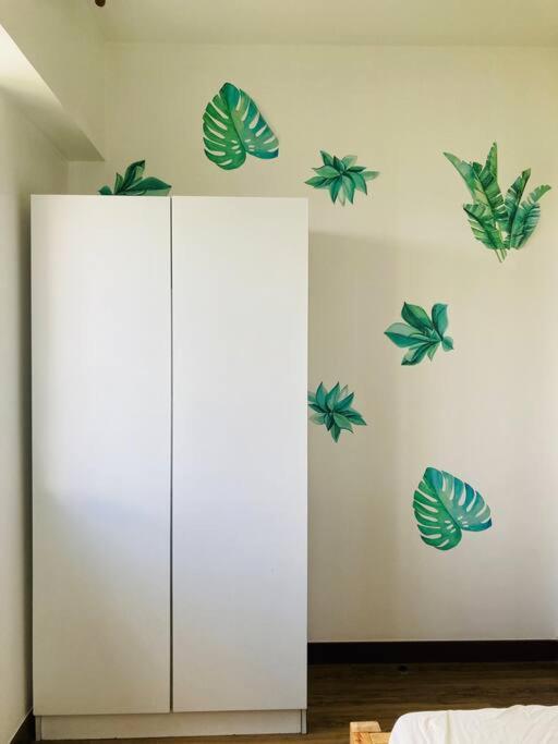 Apartment Cozy 3 Bedroom Staycation Near Bgc Makati Airport