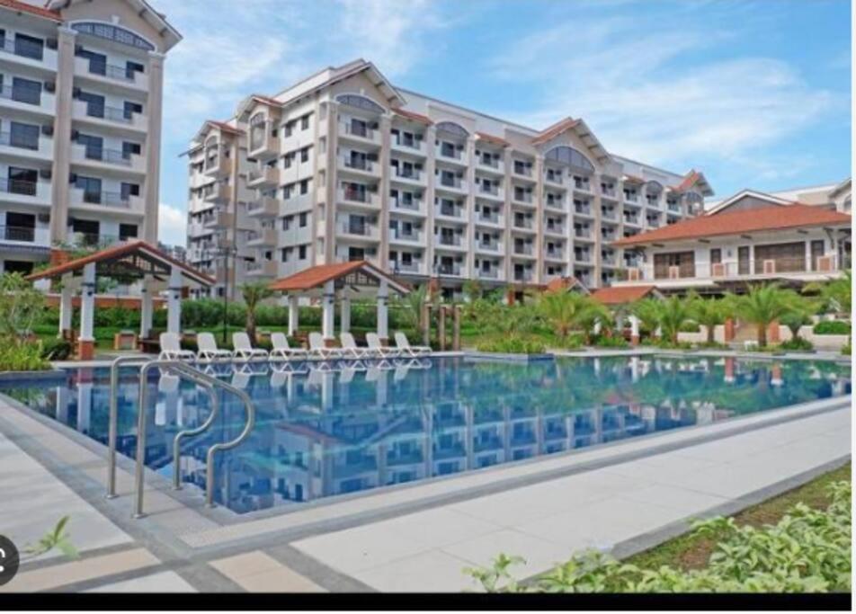 Apartment Cozy 3 Bedroom Staycation Near Bgc Makati Airport *