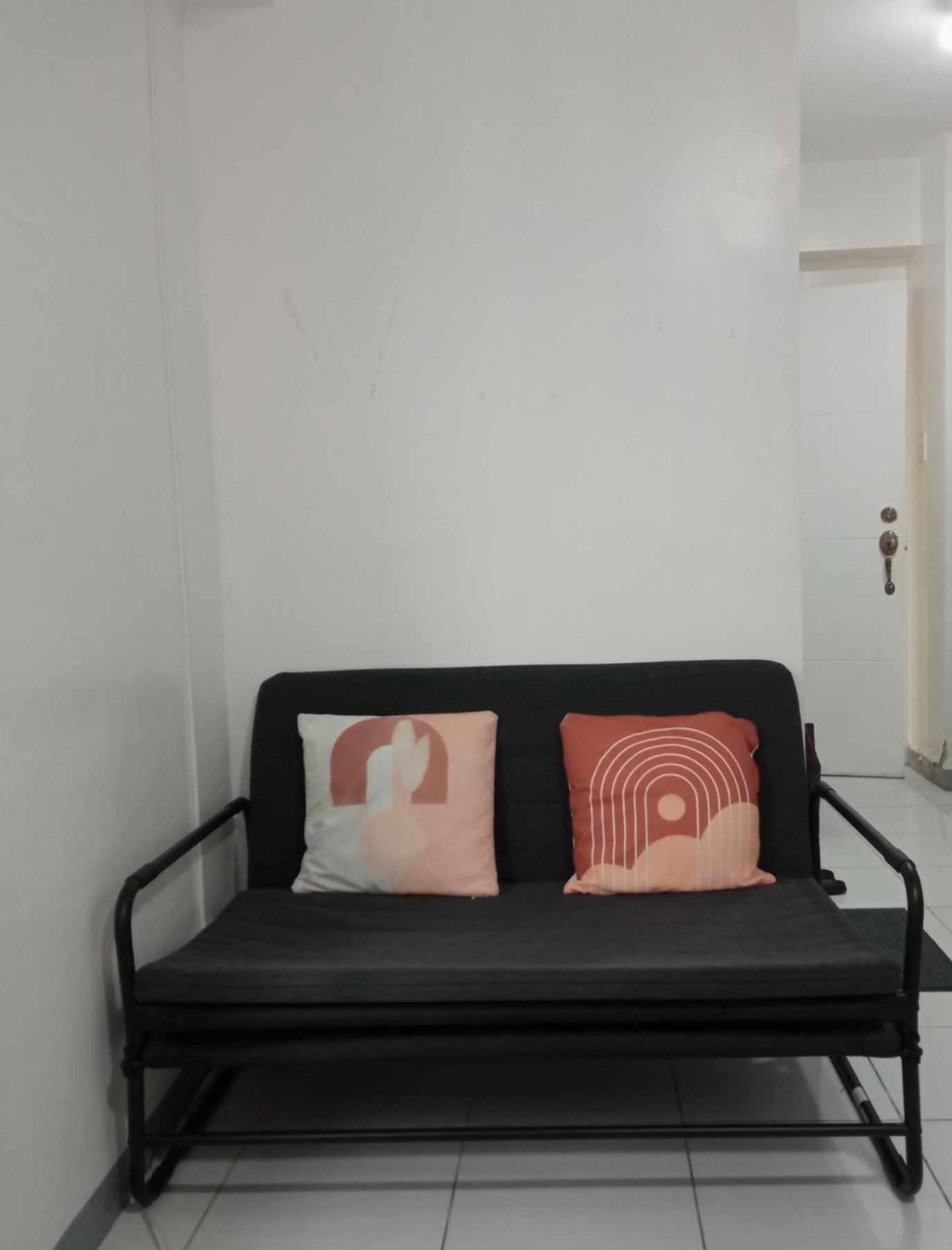 Cozy With Balcony Netflix Free Access To Pool And Gym 100mbps
