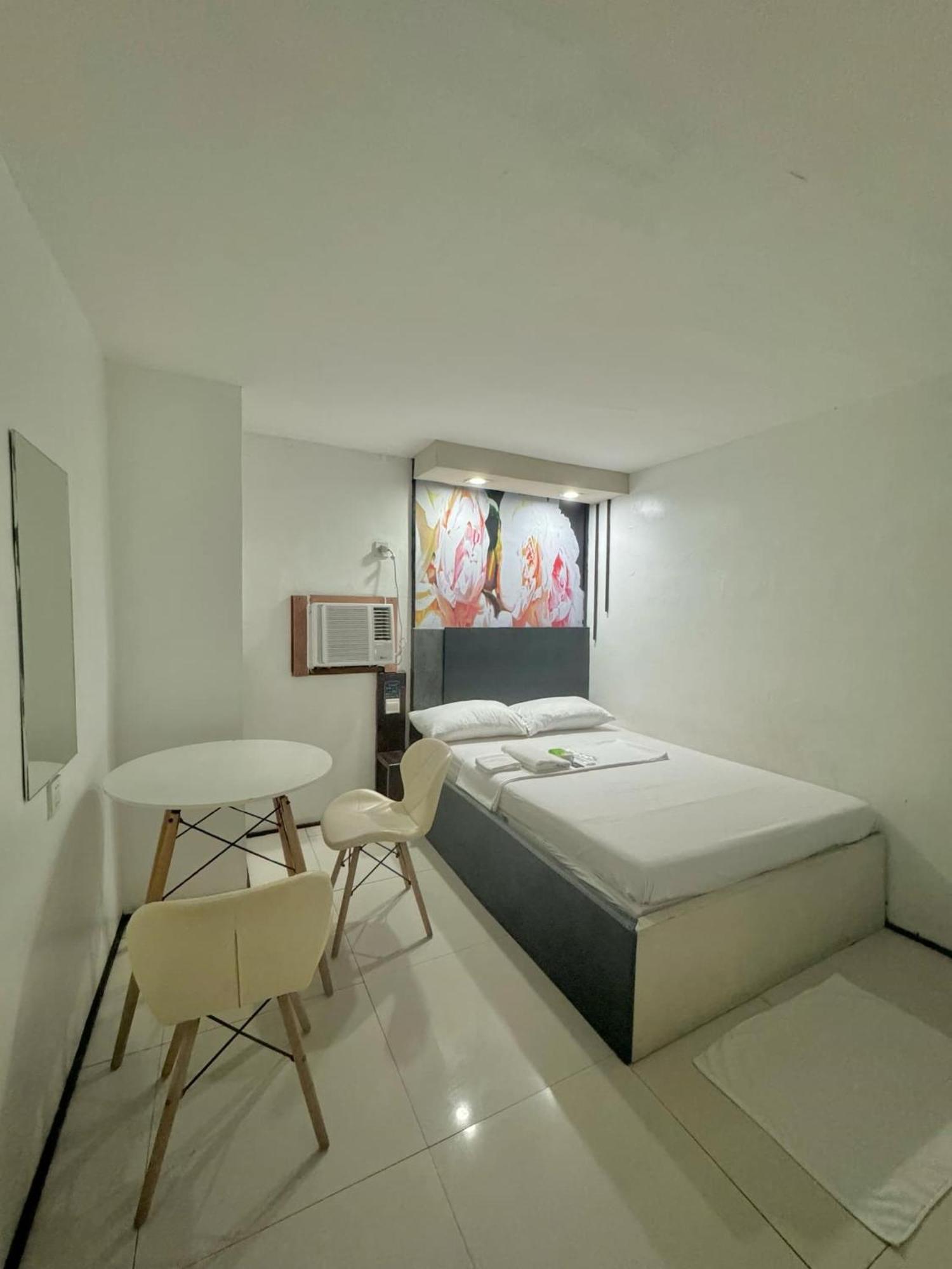 Quinns Dormitel-triumph 3* Manila