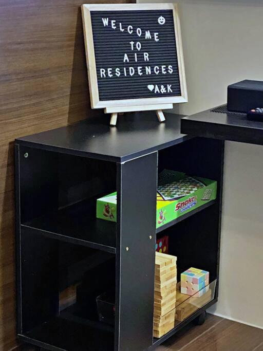 1br Free Parking With Balcony Near Rcbc, Trident, Mmc Apartment Manila