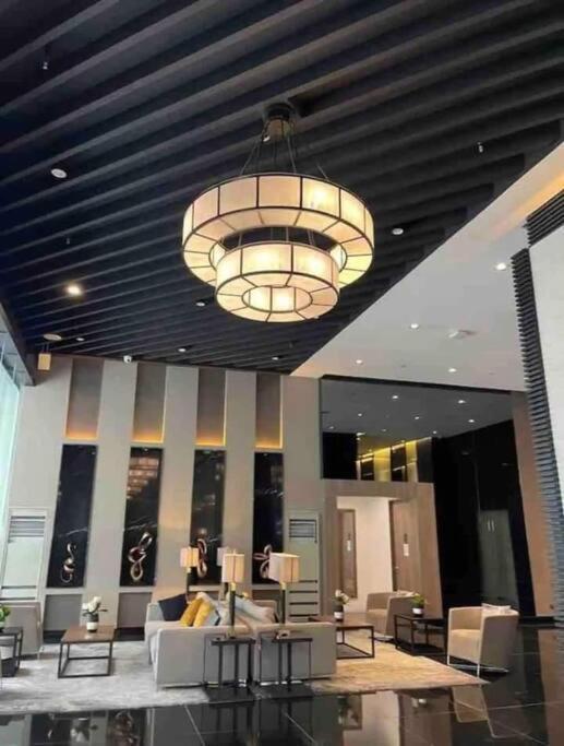 Apartment 1br Free Parking With Balcony Near Rcbc, Trident, Mmc *