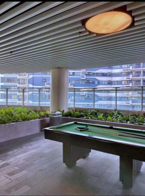 1br Free Parking With Balcony Near Rcbc, Trident, Mmc Manila